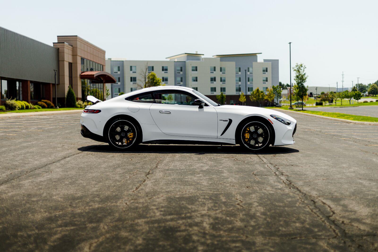 New 2026 MANUFAKTUR Moonlight White Magno Mercedes-Benz AMG® GT 63 image 57