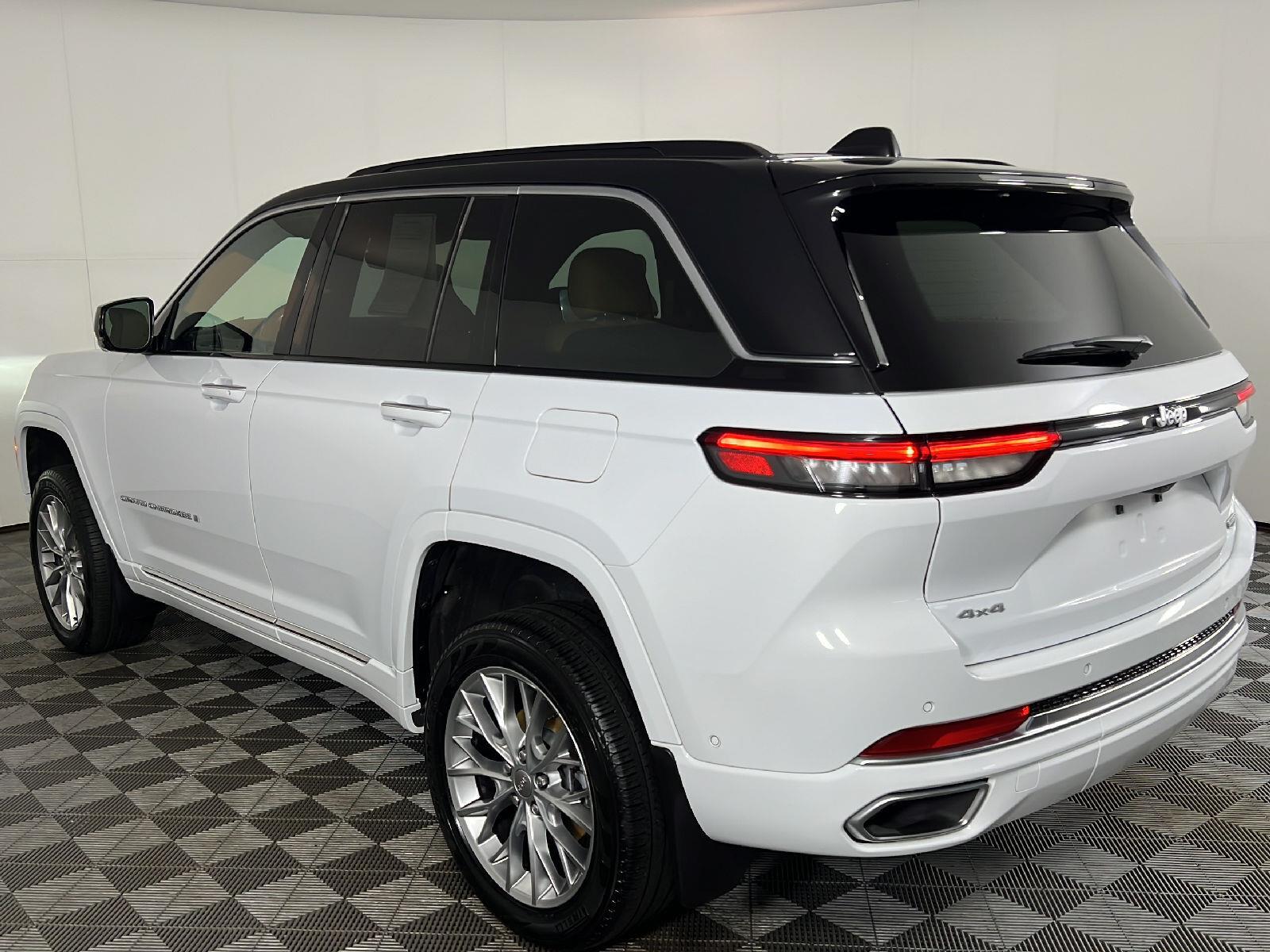 Used 2025 Bright White Clearcoat Jeep Summit image 9