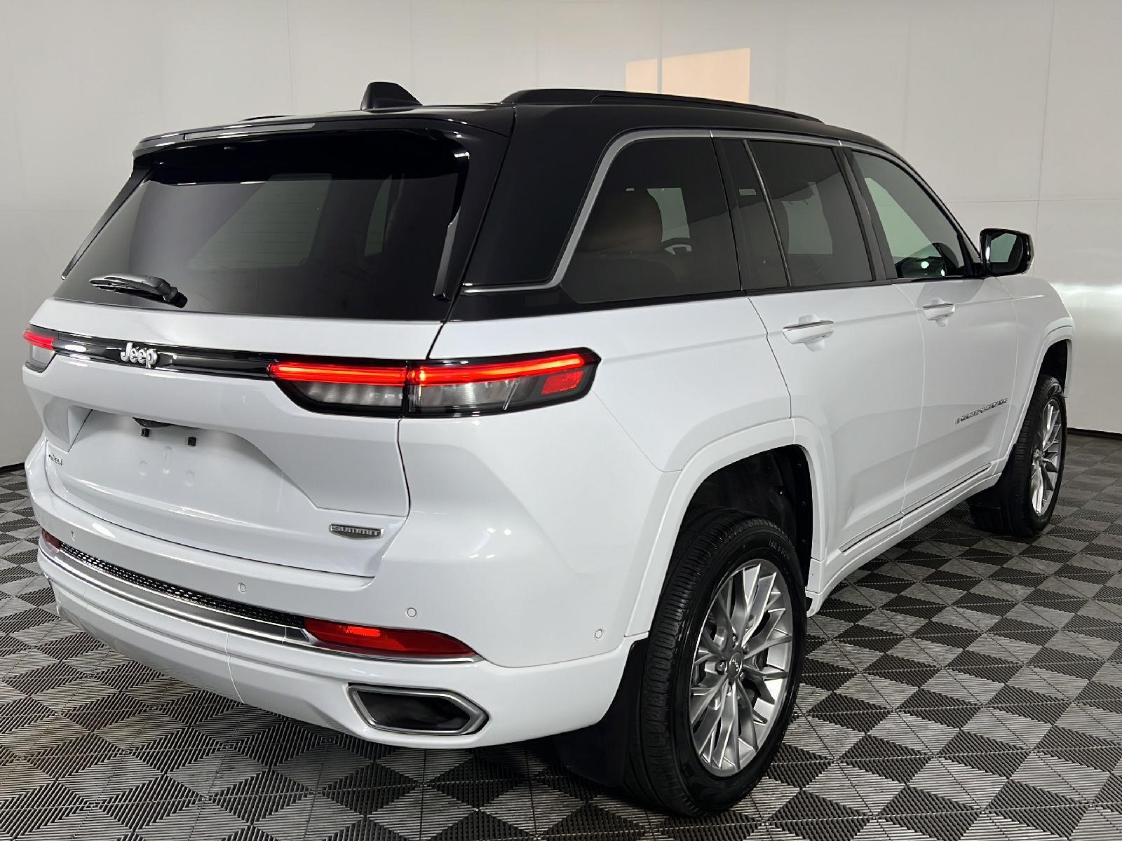 Used 2025 Bright White Clearcoat Jeep Summit image 19