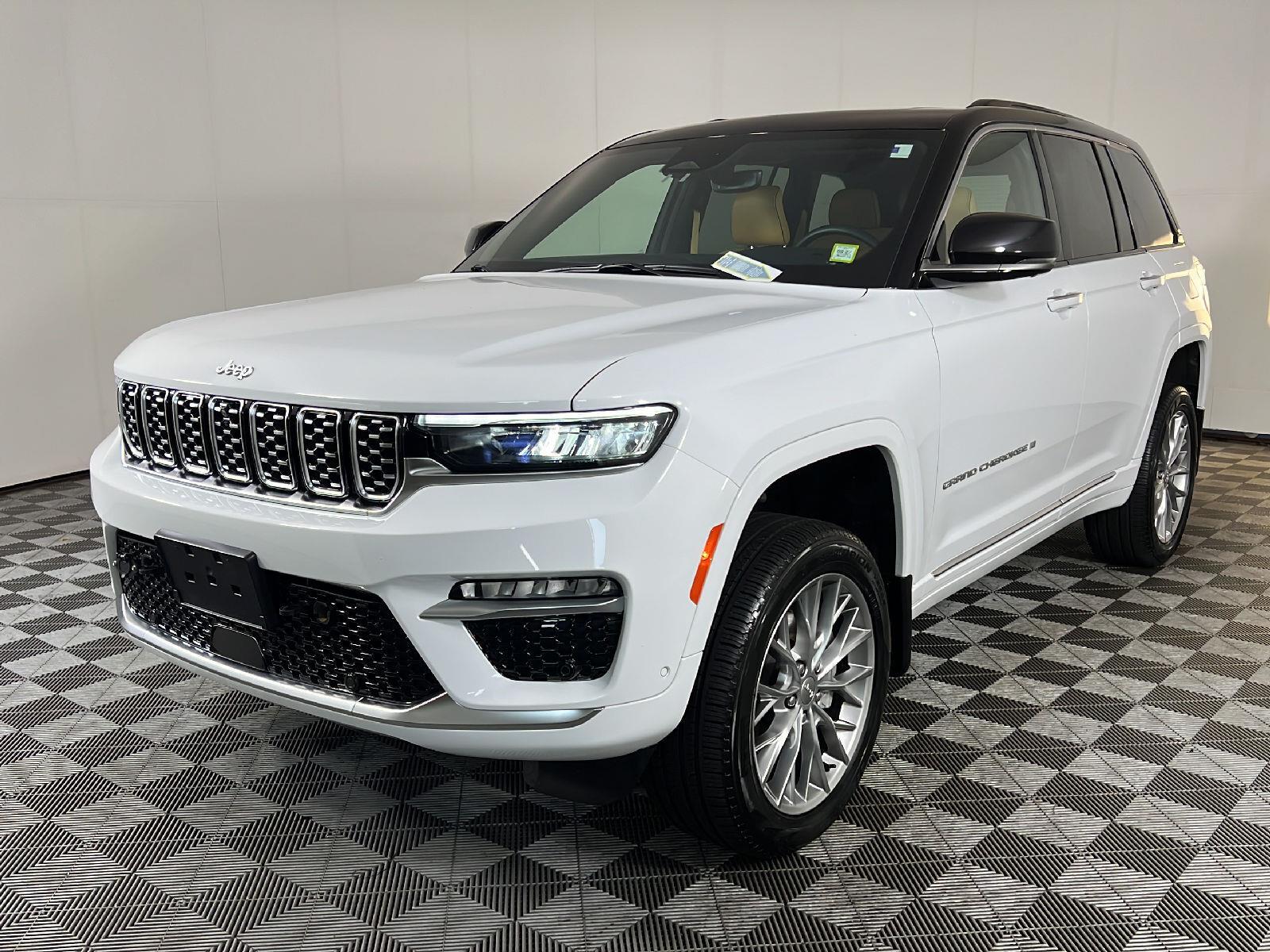 Used 2025 Bright White Clearcoat Jeep Summit image 3