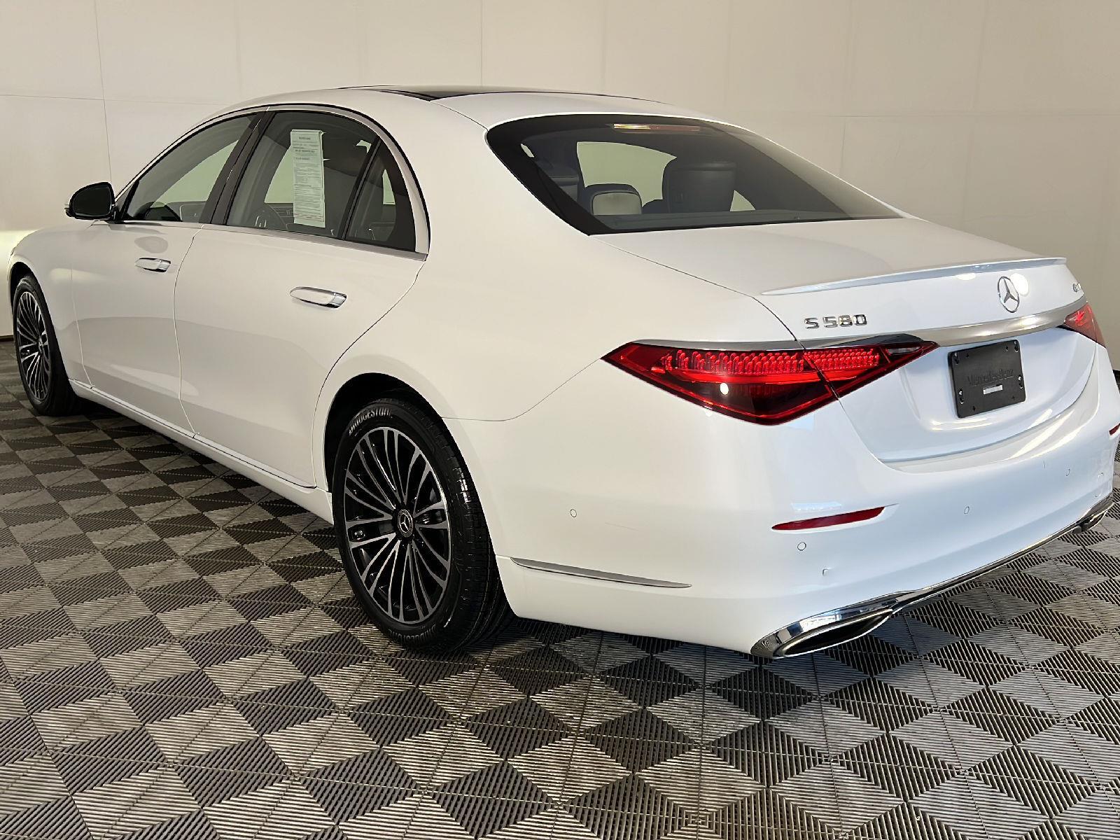 Used 2024 MANUFAKTUR Moonlight White Metallic Mercedes-Benz S 580 image 20
