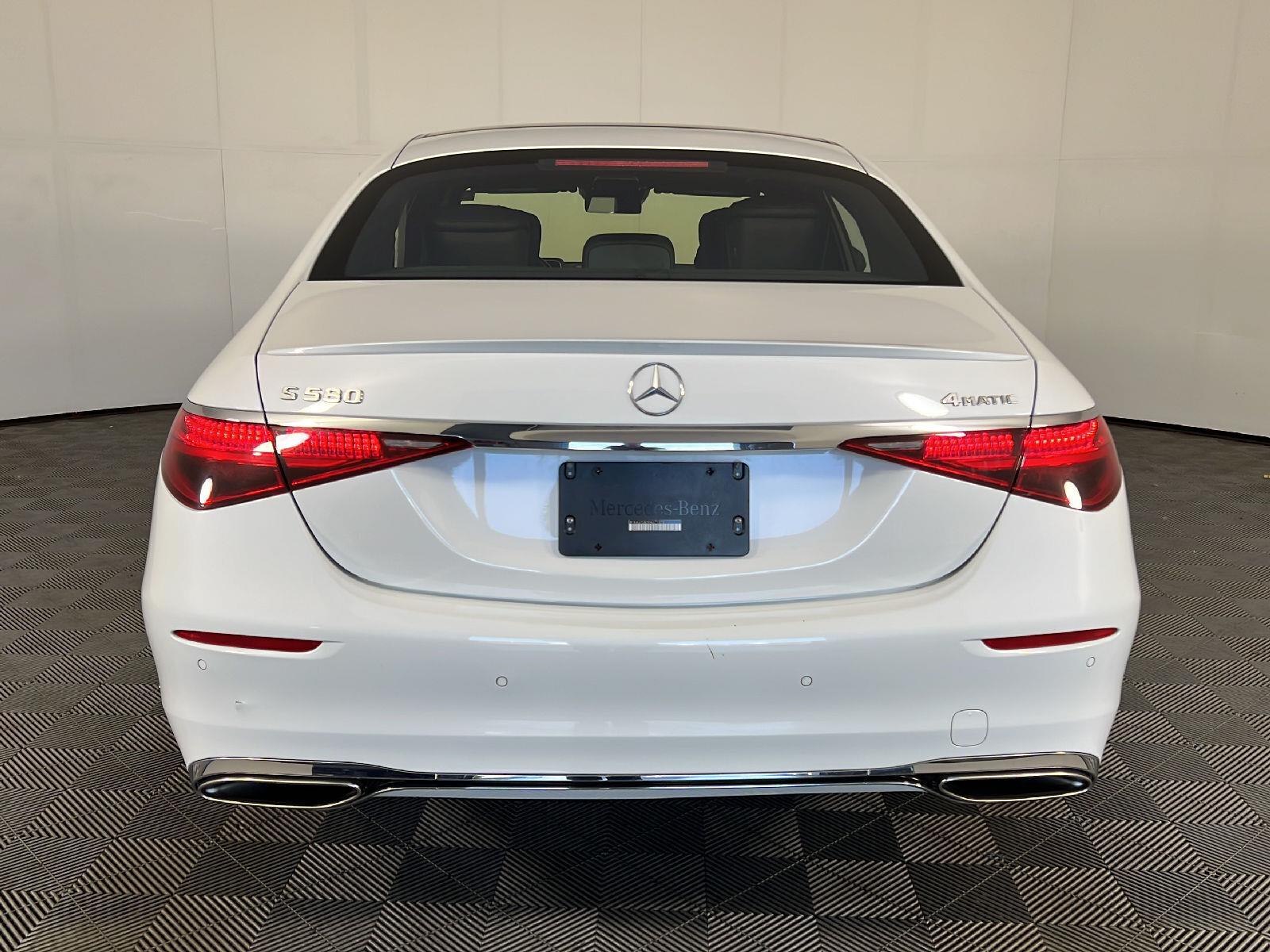 Used 2024 MANUFAKTUR Moonlight White Metallic Mercedes-Benz S 580 image 21