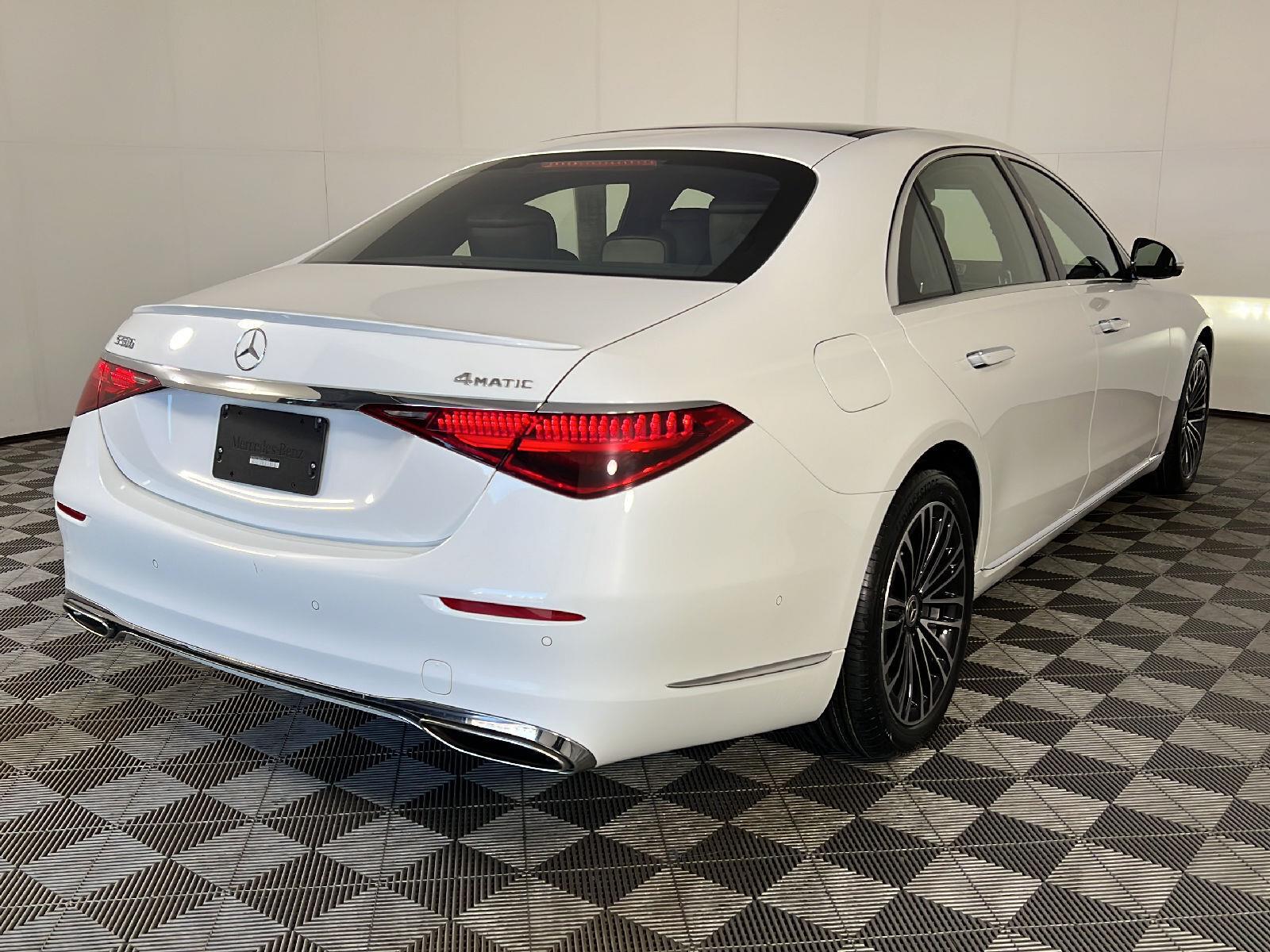 Used 2024 MANUFAKTUR Moonlight White Metallic Mercedes-Benz S 580 image 22