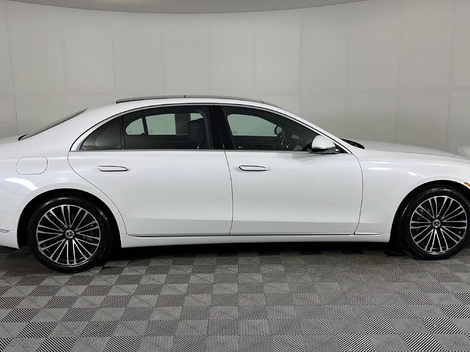 Certified Used 2024 MANUFAKTUR Moonlight White Metallic Mercedes-Benz S 580 image 23