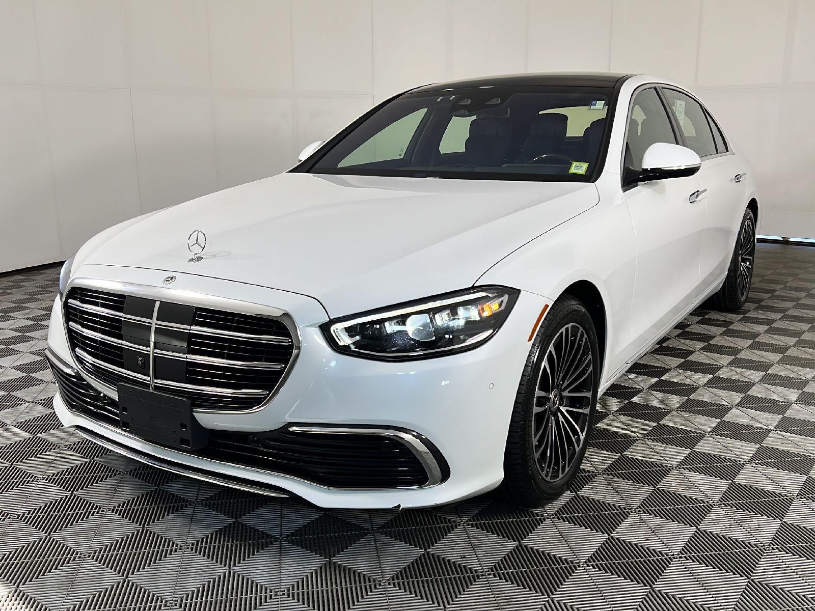 Used 2024 MANUFAKTUR Moonlight White Metallic Mercedes-Benz S 580 image 26