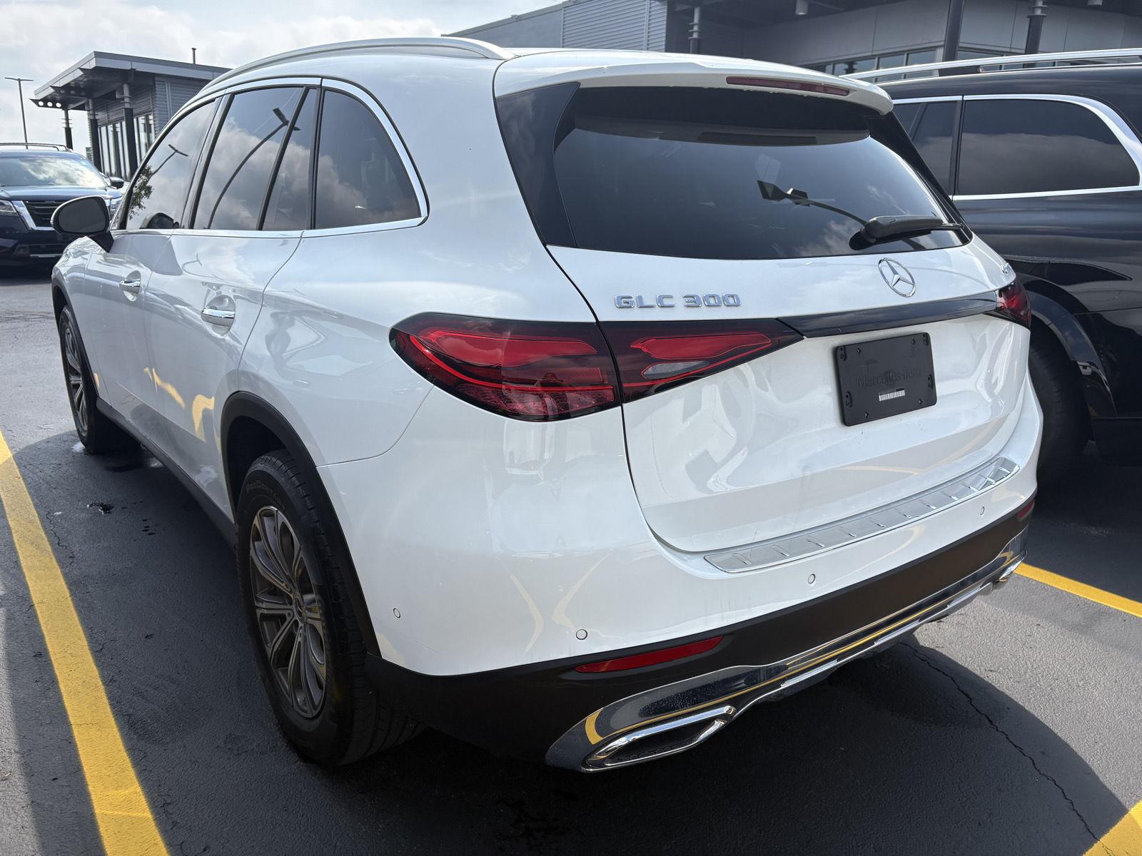 Used 2023 Polar White Mercedes-Benz GLC 300 image 4