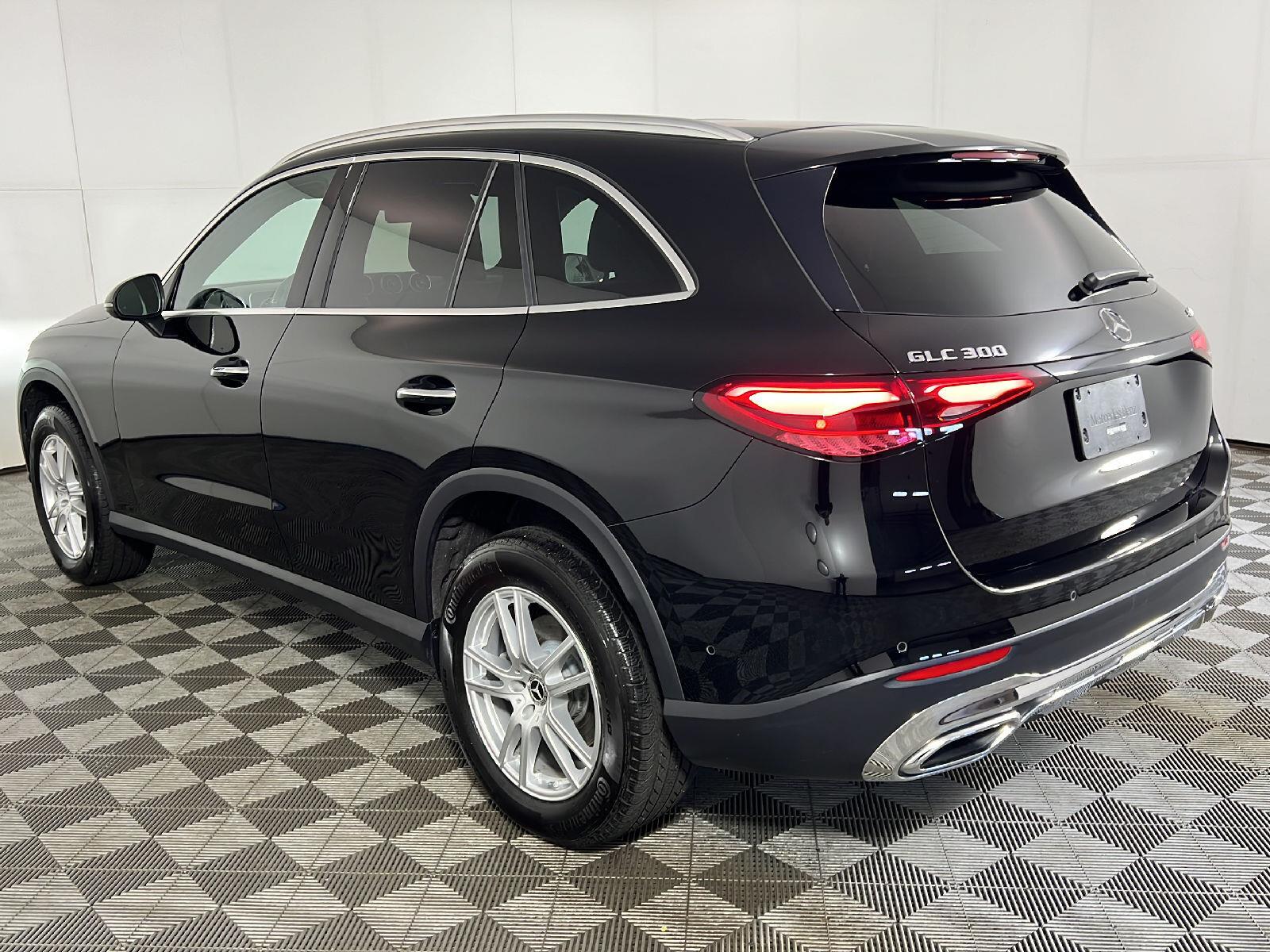 Used 2023 Black Mercedes-Benz GLC 300 image 17