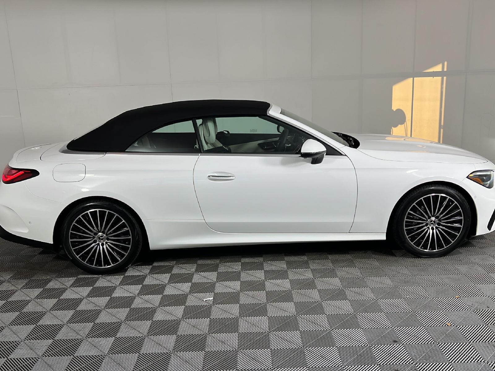 Used 2025 Polar White Mercedes-Benz CLE 300 image 41