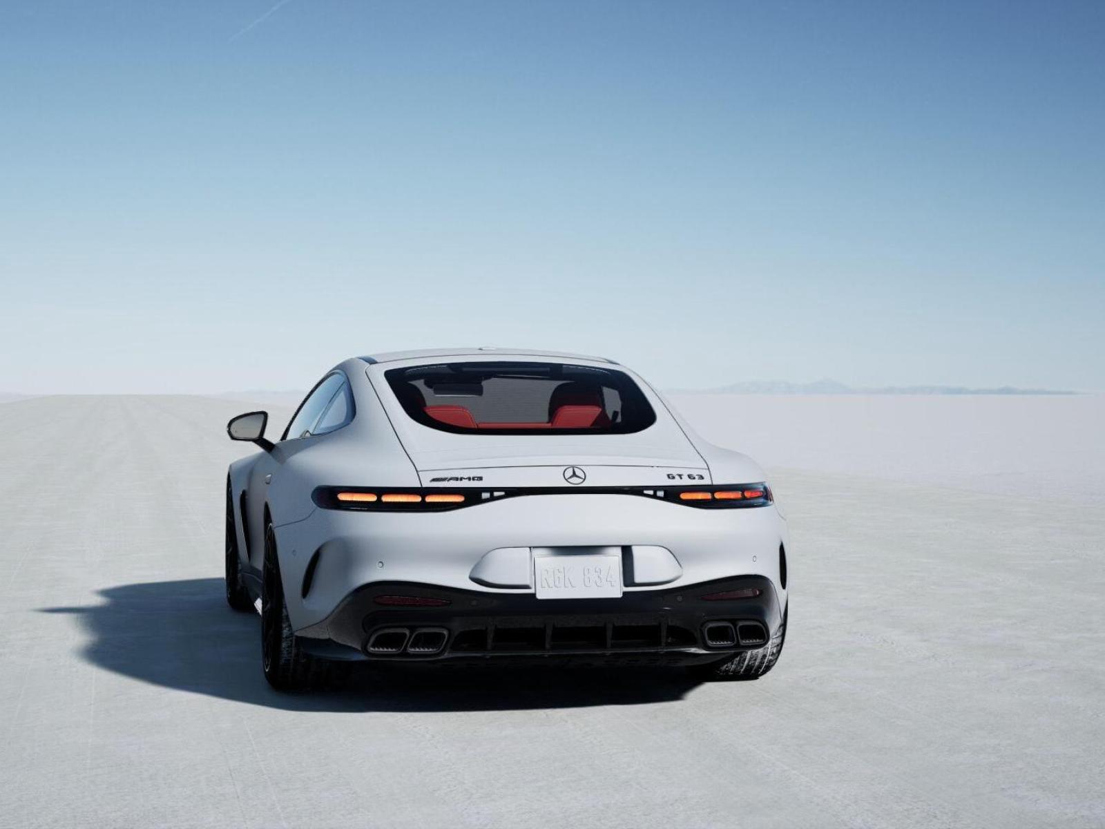 New 2026 MANUFAKTUR Moonlight White Magno Mercedes-Benz AMG® GT 63 image 26