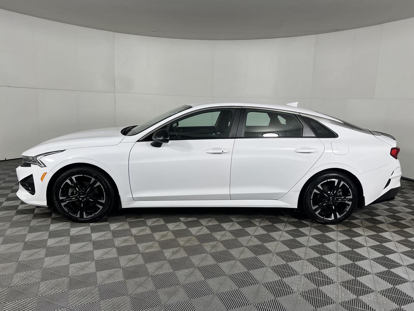 Used 2024 Glacial White Pearl Kia GT-Line image 5