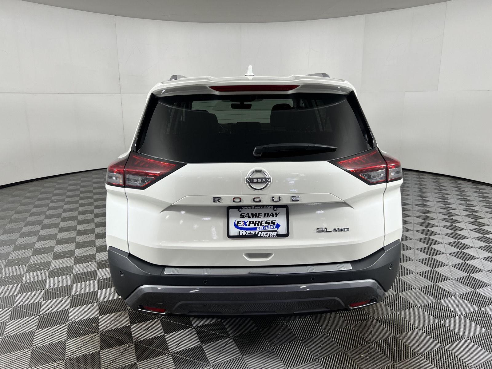 Used 2023 Pearl White Tricoat Nissan SL image 5
