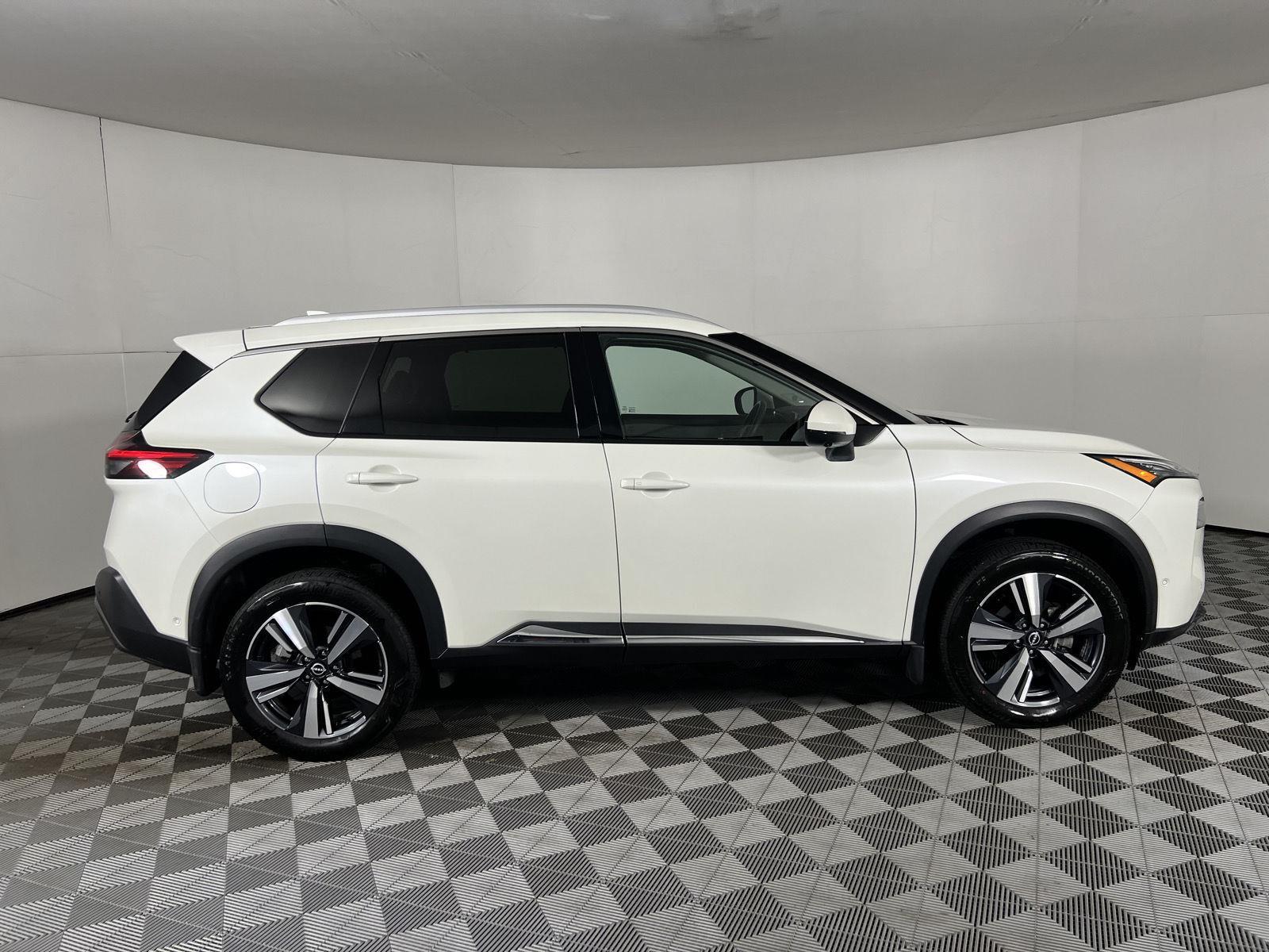 Used 2023 Pearl White Tricoat Nissan SL image 8