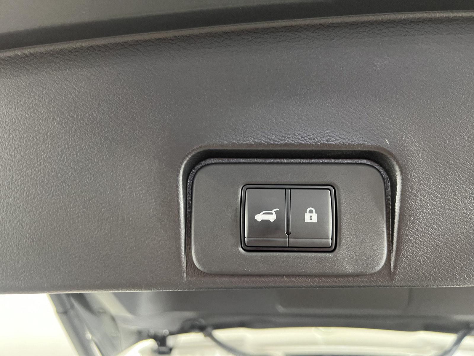 Used 2023 Pearl White Tricoat Nissan SL image 7