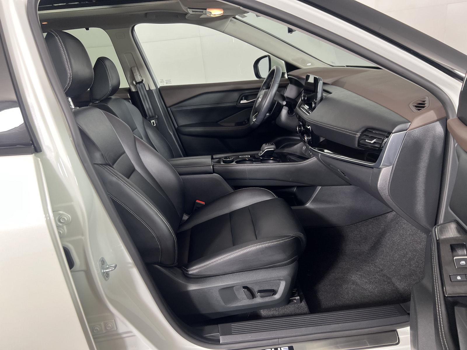 Used 2023 Pearl White Tricoat Nissan SL image 10