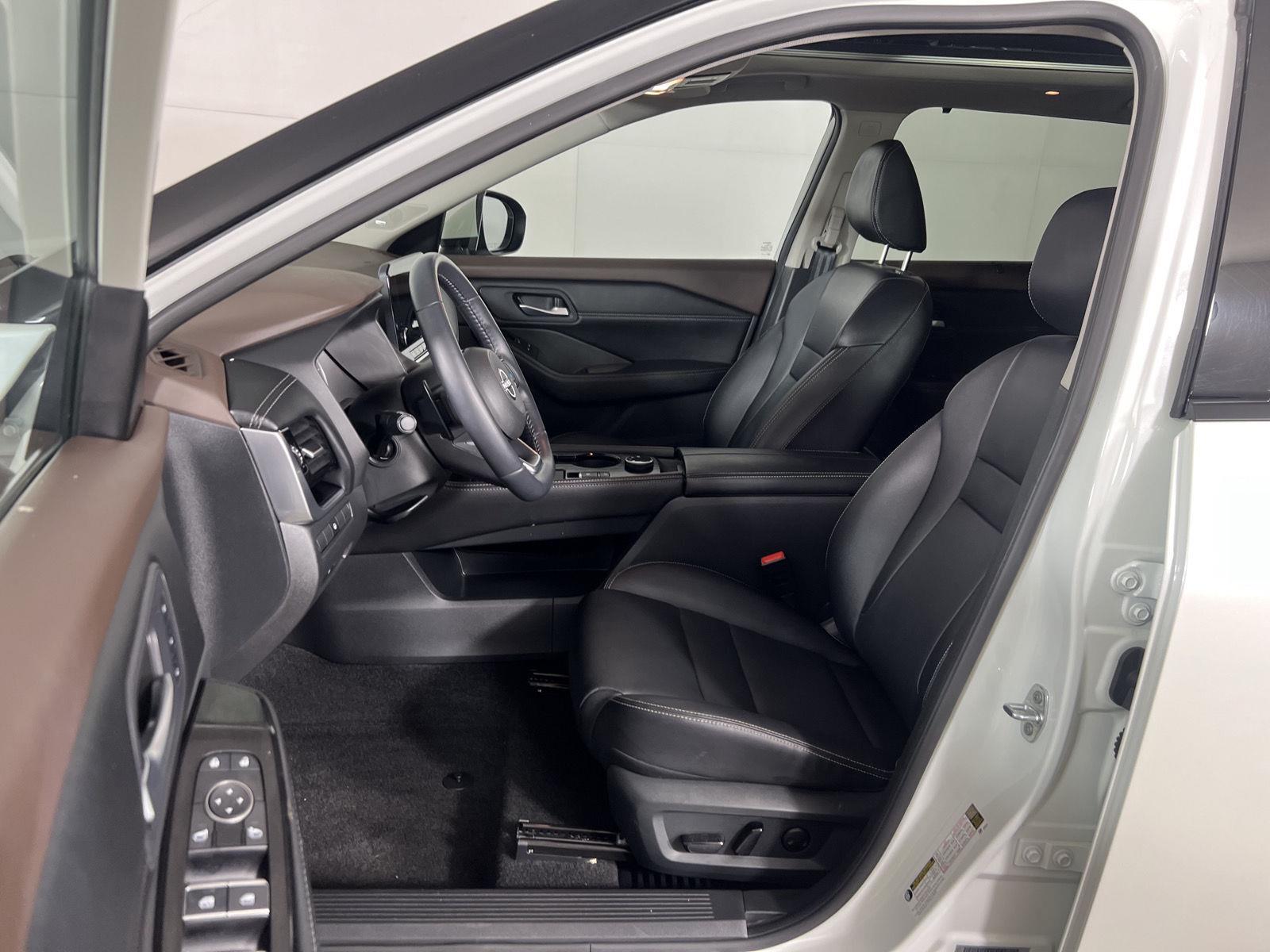 Used 2023 Pearl White Tricoat Nissan SL image 13