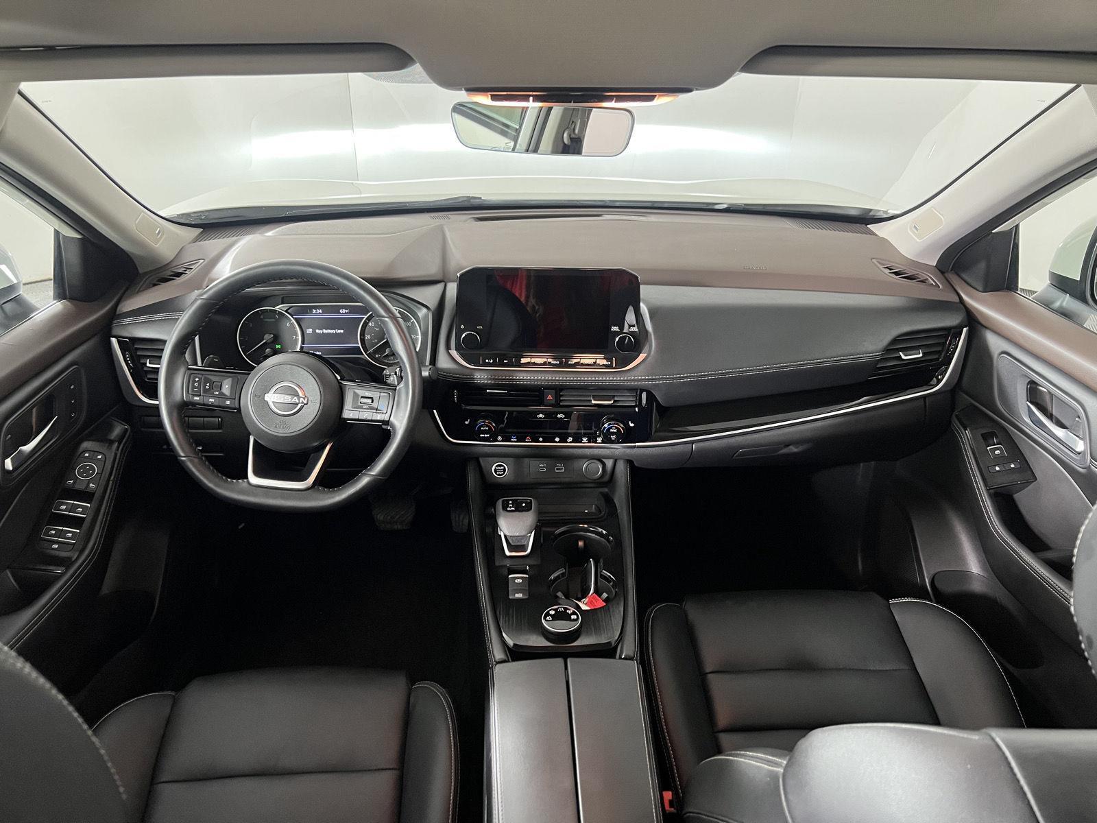 Used 2023 Pearl White Tricoat Nissan SL image 25