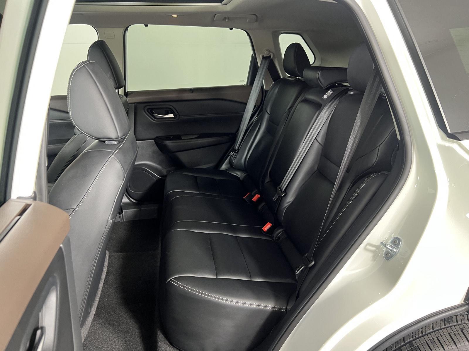 Used 2023 Pearl White Tricoat Nissan SL image 26