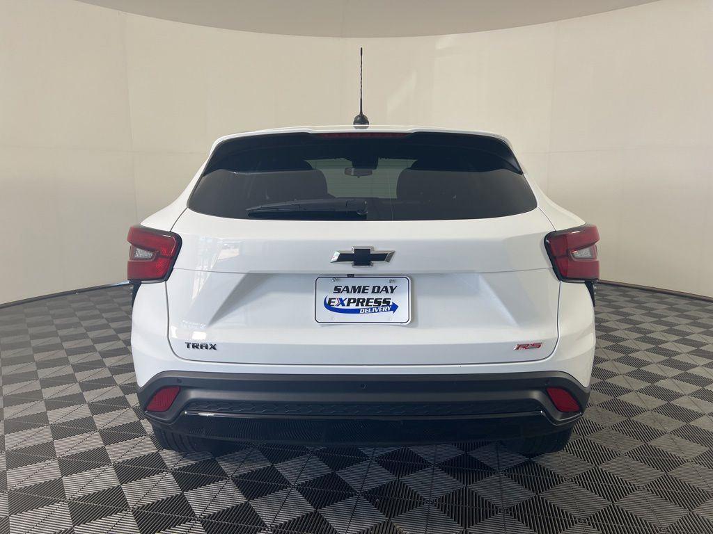 Used 2024 Summit White Chevrolet 1RS image 6