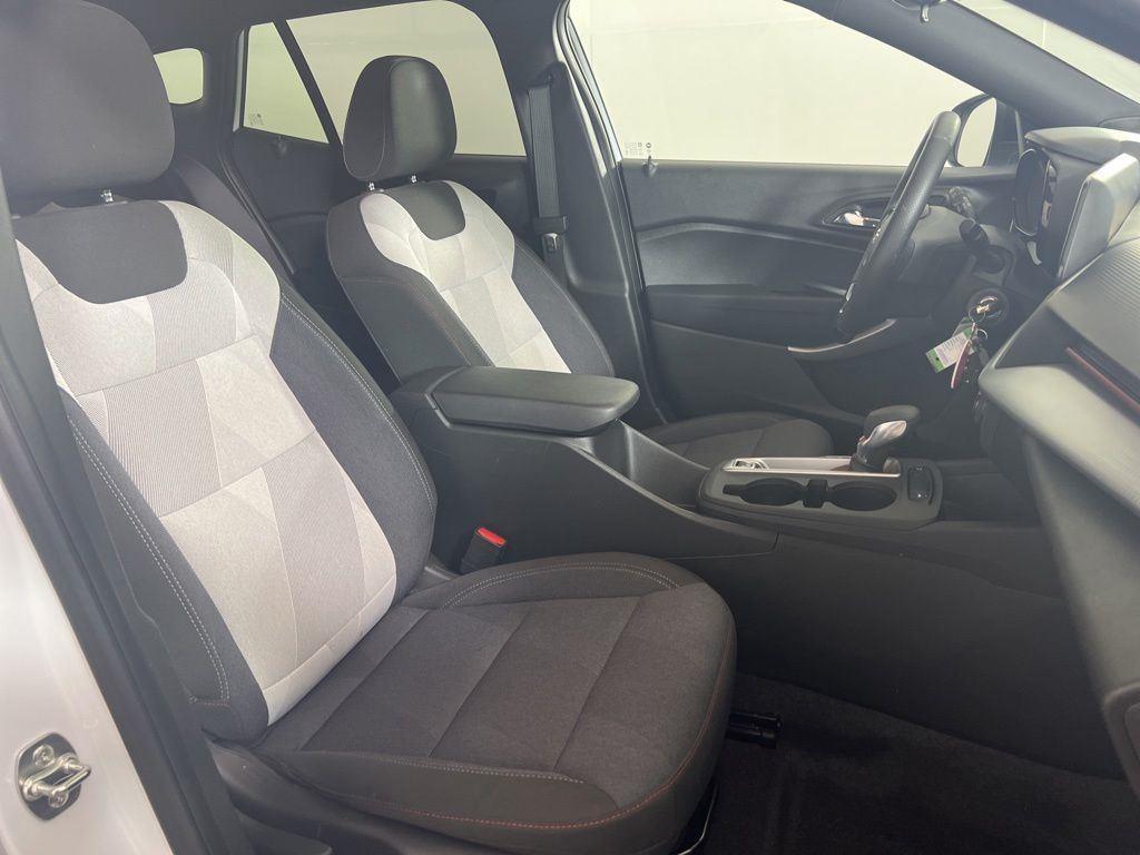 Used 2024 Summit White Chevrolet 1RS image 10