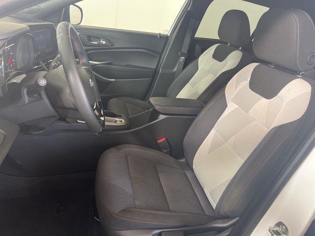 Used 2024 Summit White Chevrolet 1RS image 27