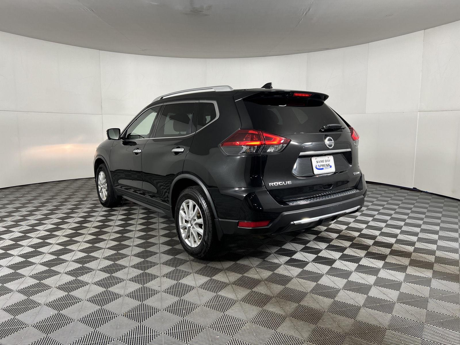 Used 2018 Magnetic Black Nissan SV image 5
