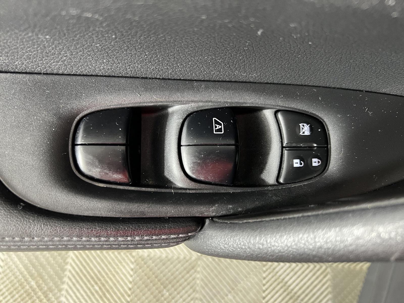 Used 2018 Magnetic Black Nissan SV image 10