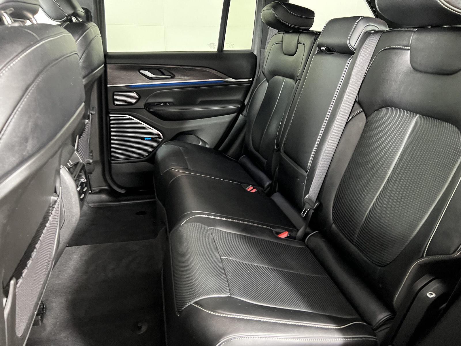 Used 2022 Diamond Black Crystal Pearlcoat Jeep Overland image 29