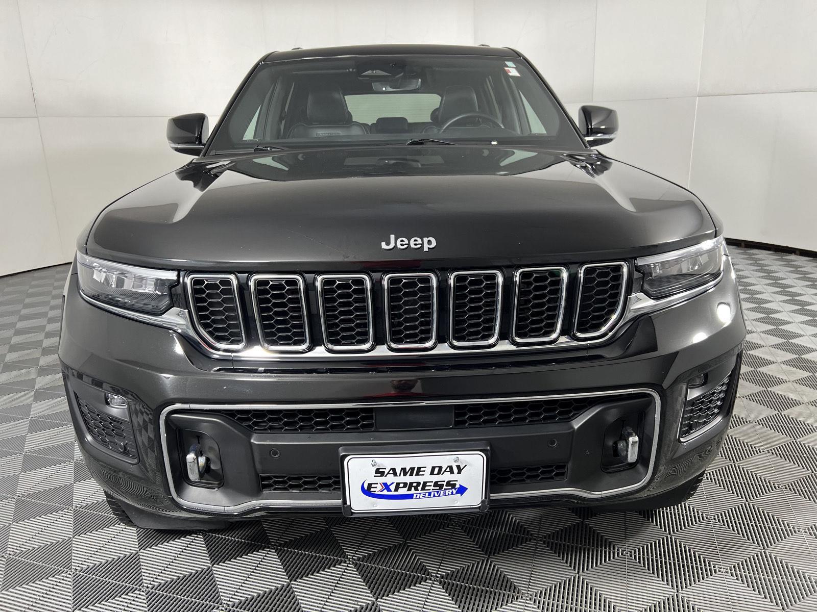 Used 2022 Diamond Black Crystal Pearlcoat Jeep Overland image 2