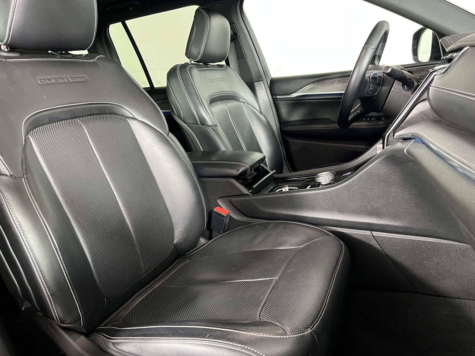 Used 2022 Diamond Black Crystal Pearlcoat Jeep Overland image 31