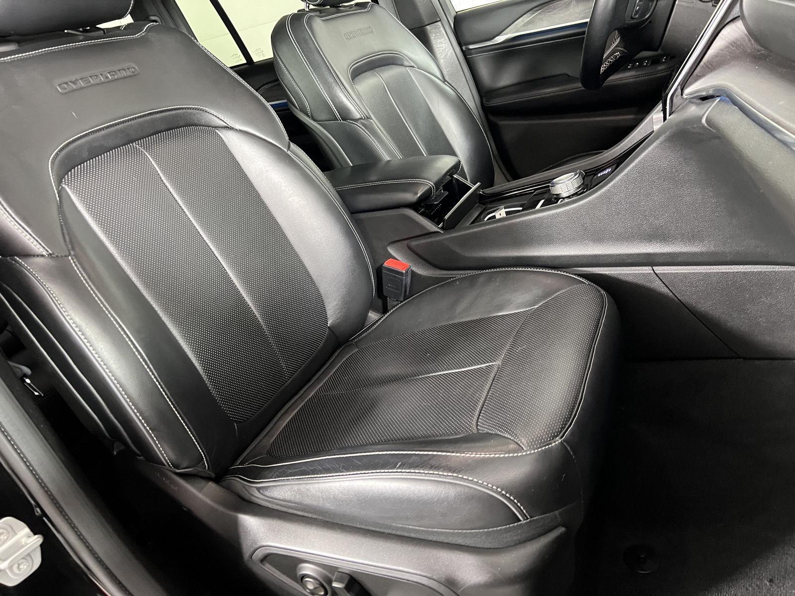 Used 2022 Diamond Black Crystal Pearlcoat Jeep Overland image 32