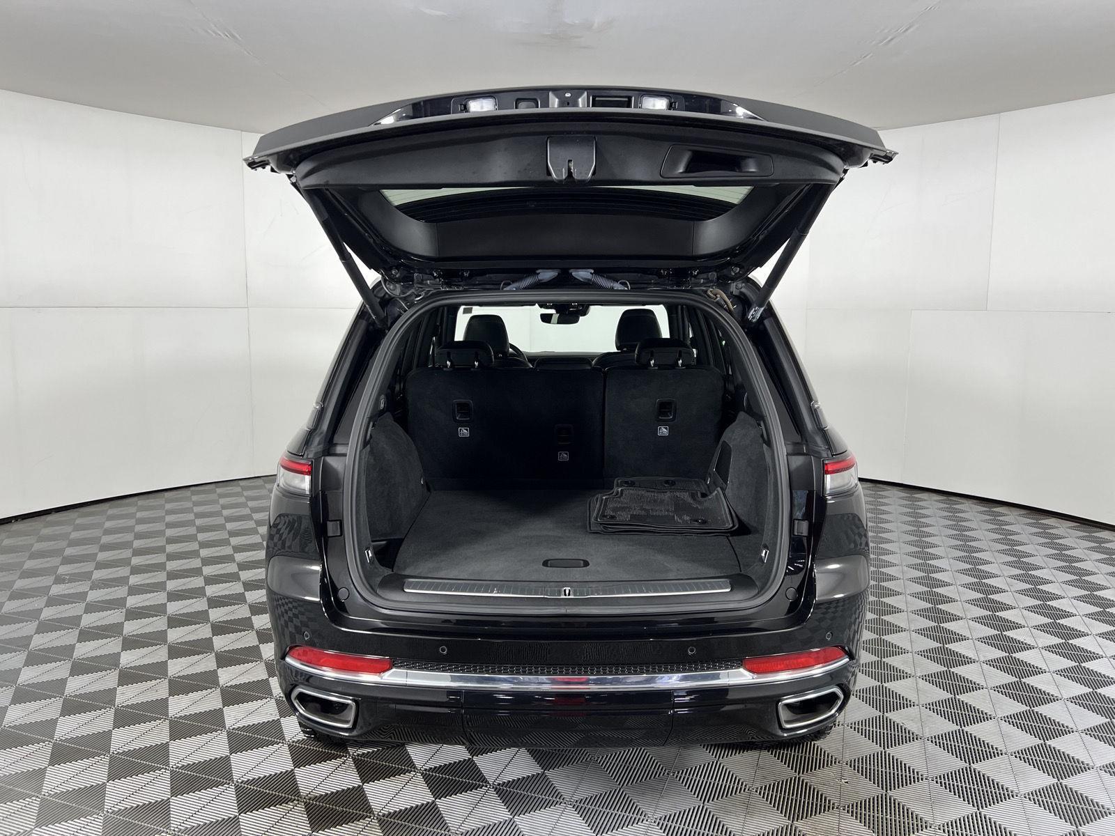 Used 2022 Diamond Black Crystal Pearlcoat Jeep Overland image 8