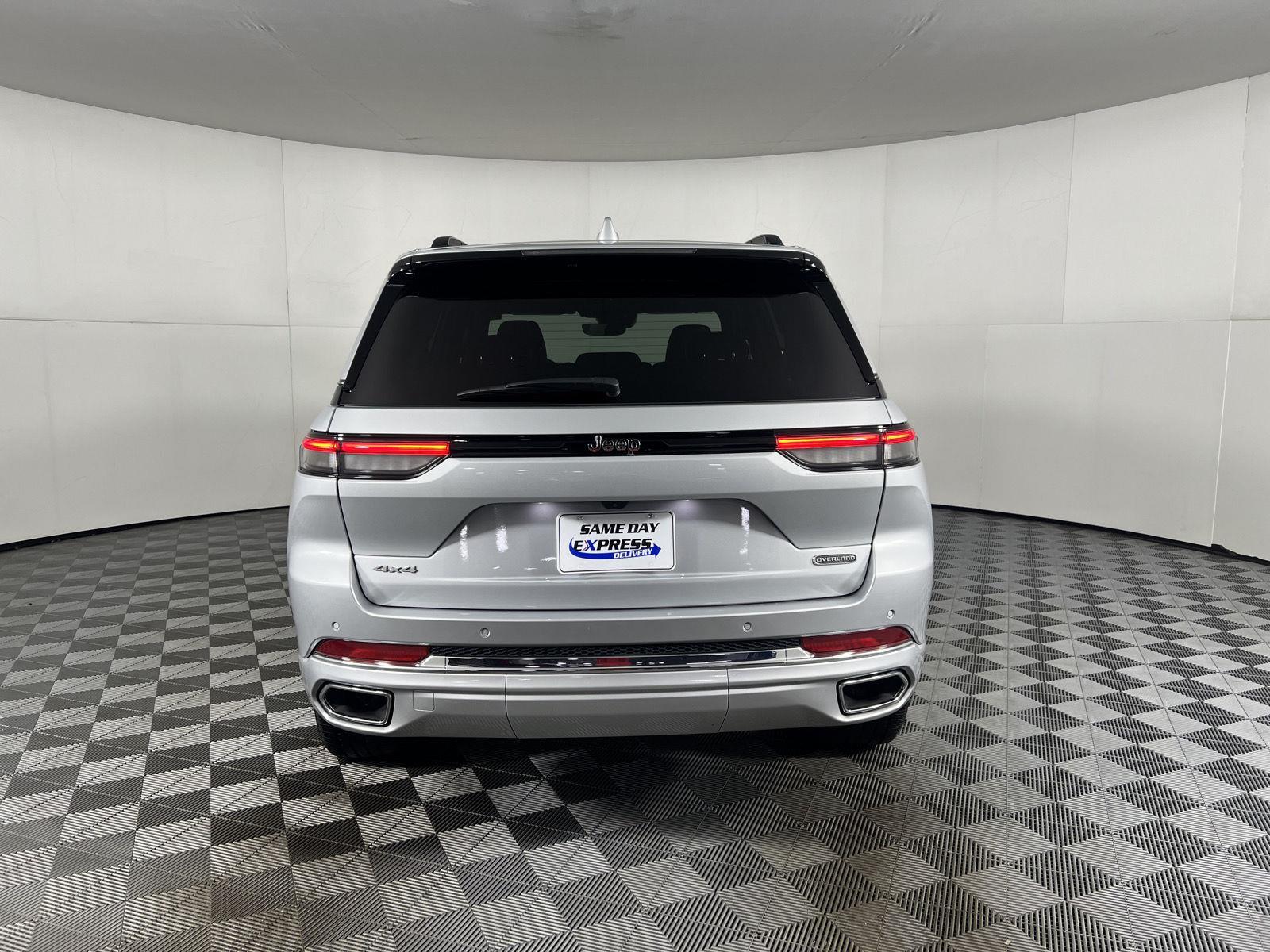 Used 2022 Silver Zynith Jeep Overland image 5