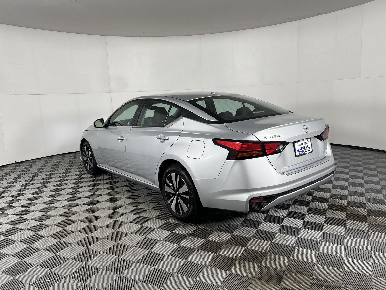 Used 2022 Brilliant Silver Metallic Nissan 2.5 SV image 6