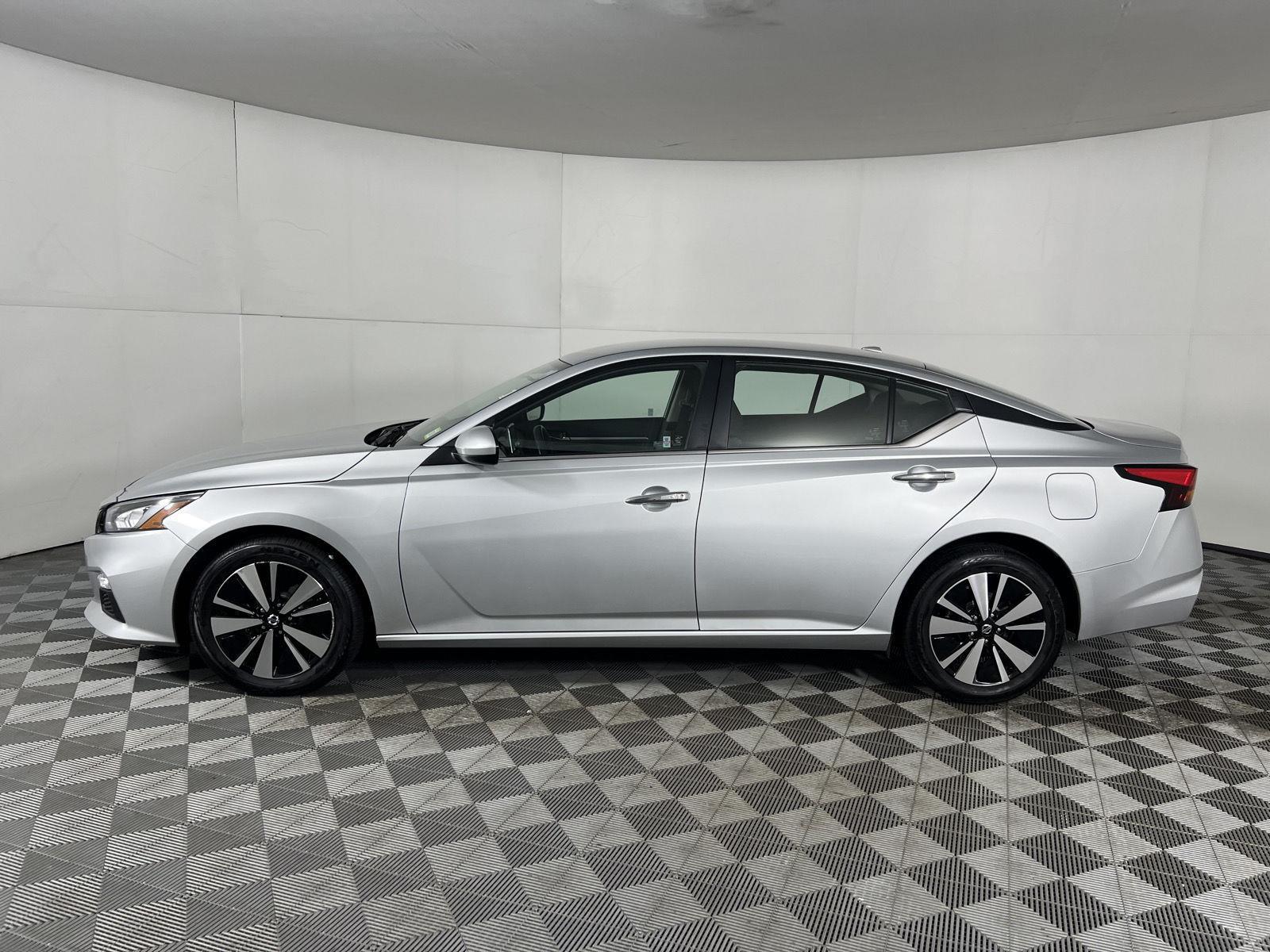 Used 2022 Brilliant Silver Metallic Nissan 2.5 SV image 5