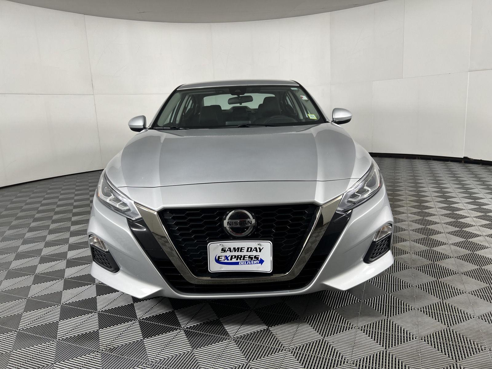 Used 2022 Brilliant Silver Metallic Nissan 2.5 SV image 2