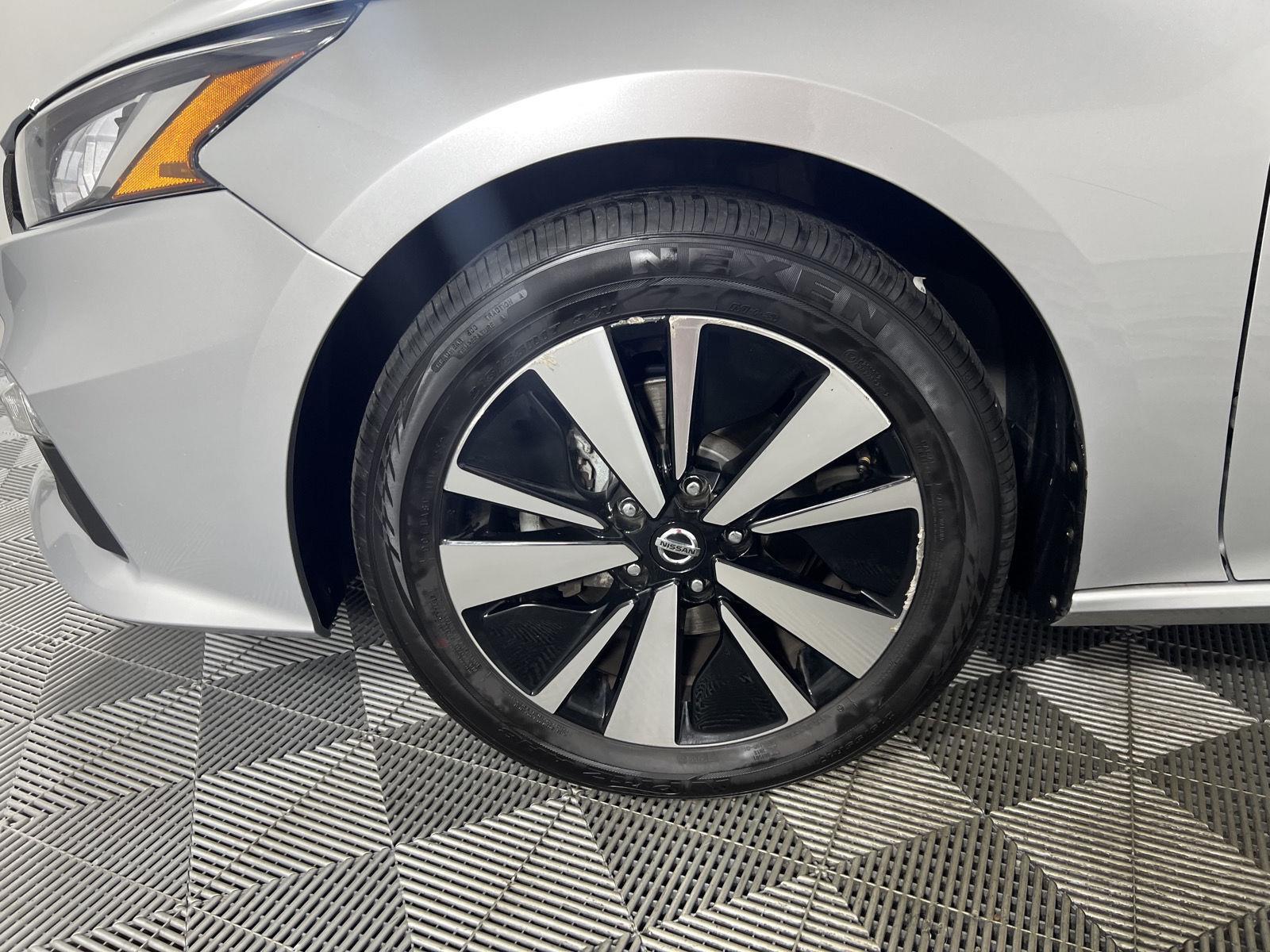 Used 2022 Brilliant Silver Metallic Nissan 2.5 SV image 4