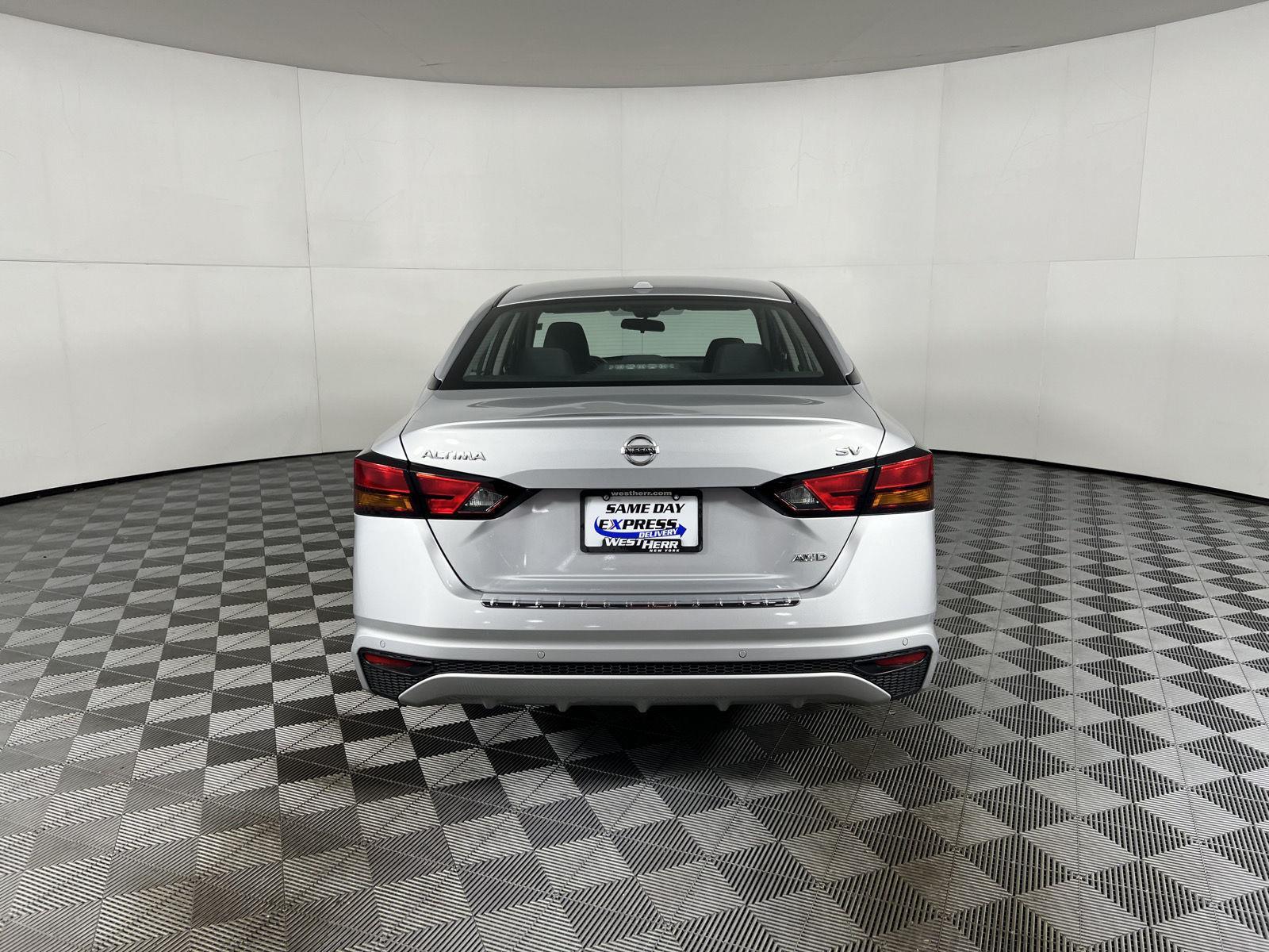 Used 2022 Brilliant Silver Metallic Nissan 2.5 SV image 7