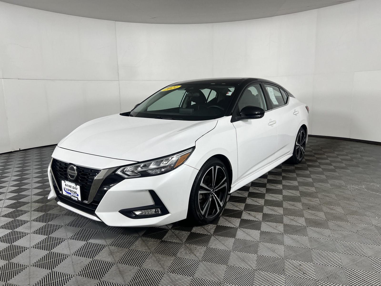 Used 2021 Aspen White/Super Black Nissan SR image 3