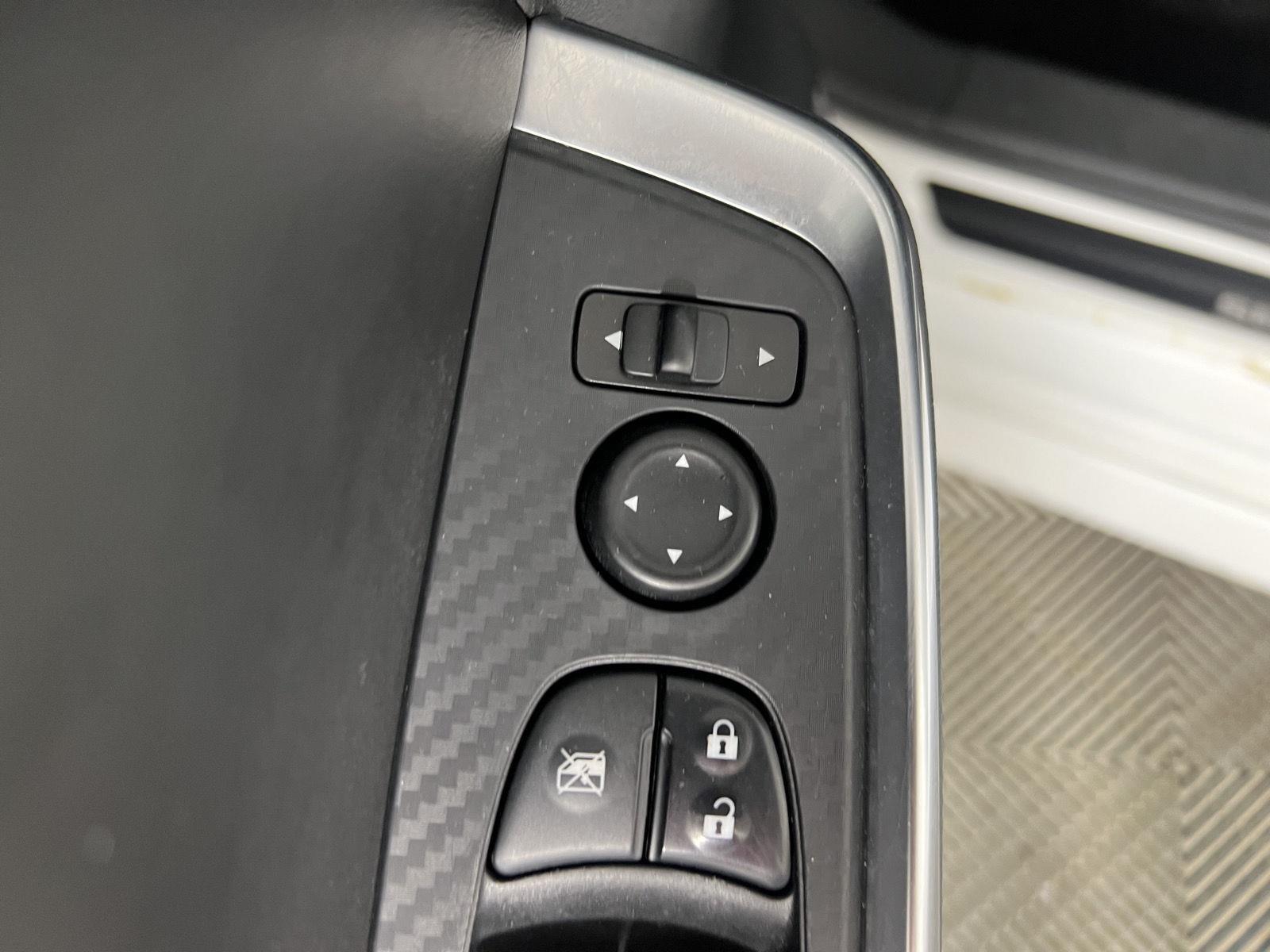 Used 2021 Aspen White/Super Black Nissan SR image 10