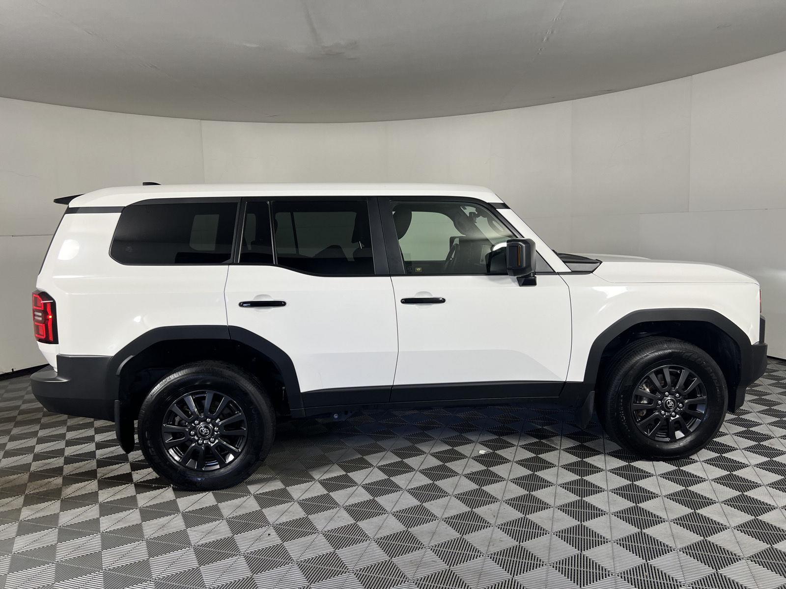 Used 2025 Ice Cap Toyota 1958 image 10