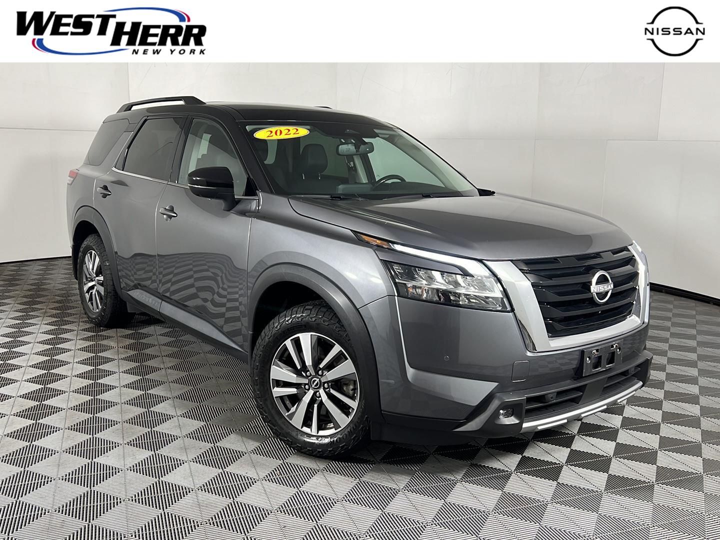  2022 Nissan Pathfinder SL 4WD   