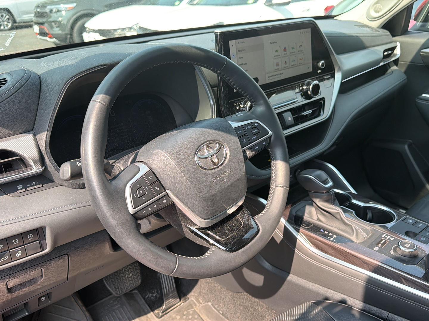 Used 2024 Ruby Flare Pearl Toyota Platinum image 8