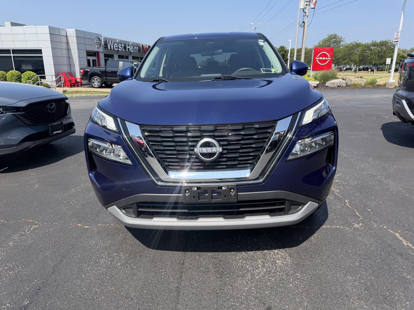 Used 2022 Caspian Blue Metallic Nissan SV image 2