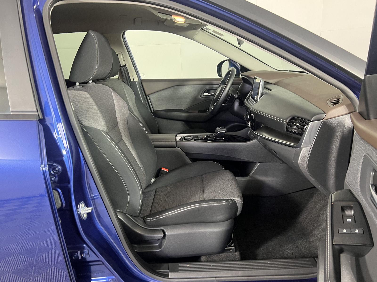 Used 2022 Caspian Blue Metallic Nissan SV image 21