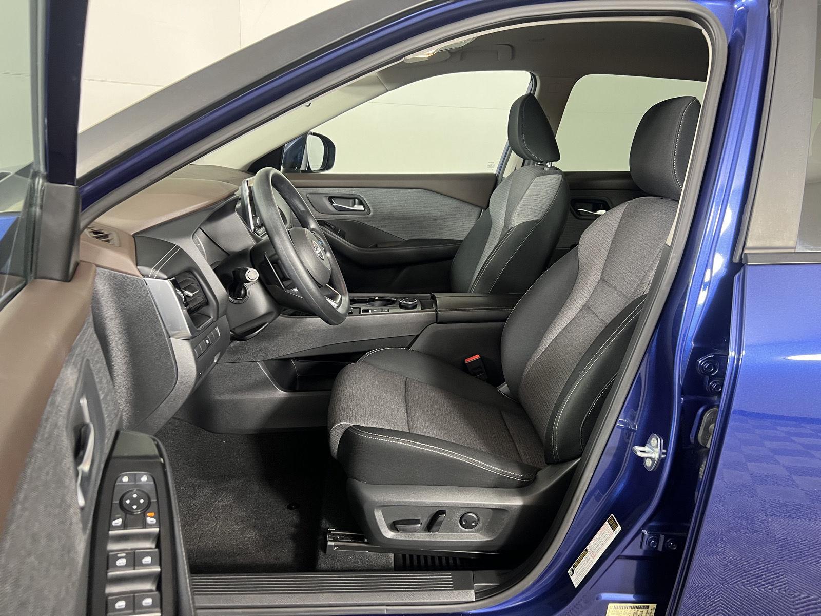 Used 2022 Caspian Blue Metallic Nissan SV image 32