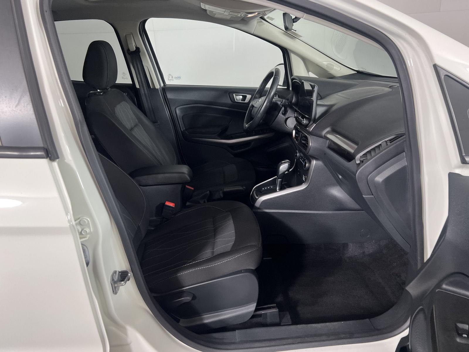 Used 2019 Diamond White Ford SE image 23