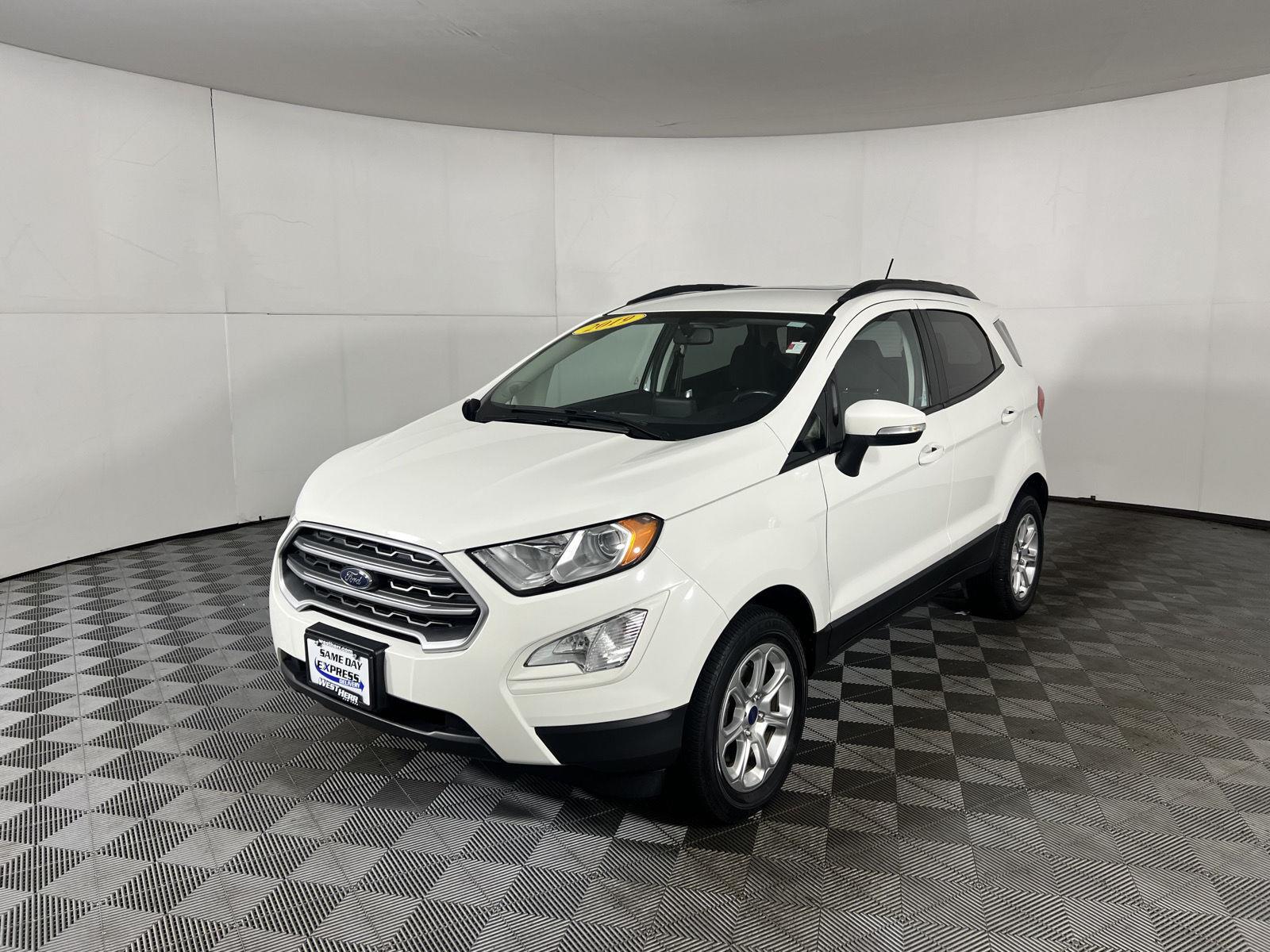 Used 2019 Diamond White Ford SE image 4