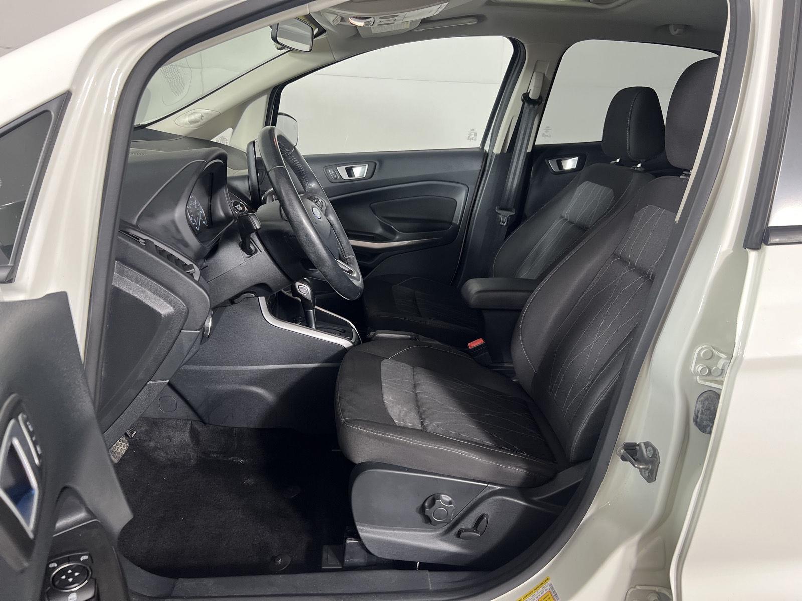 Used 2019 Diamond White Ford SE image 12