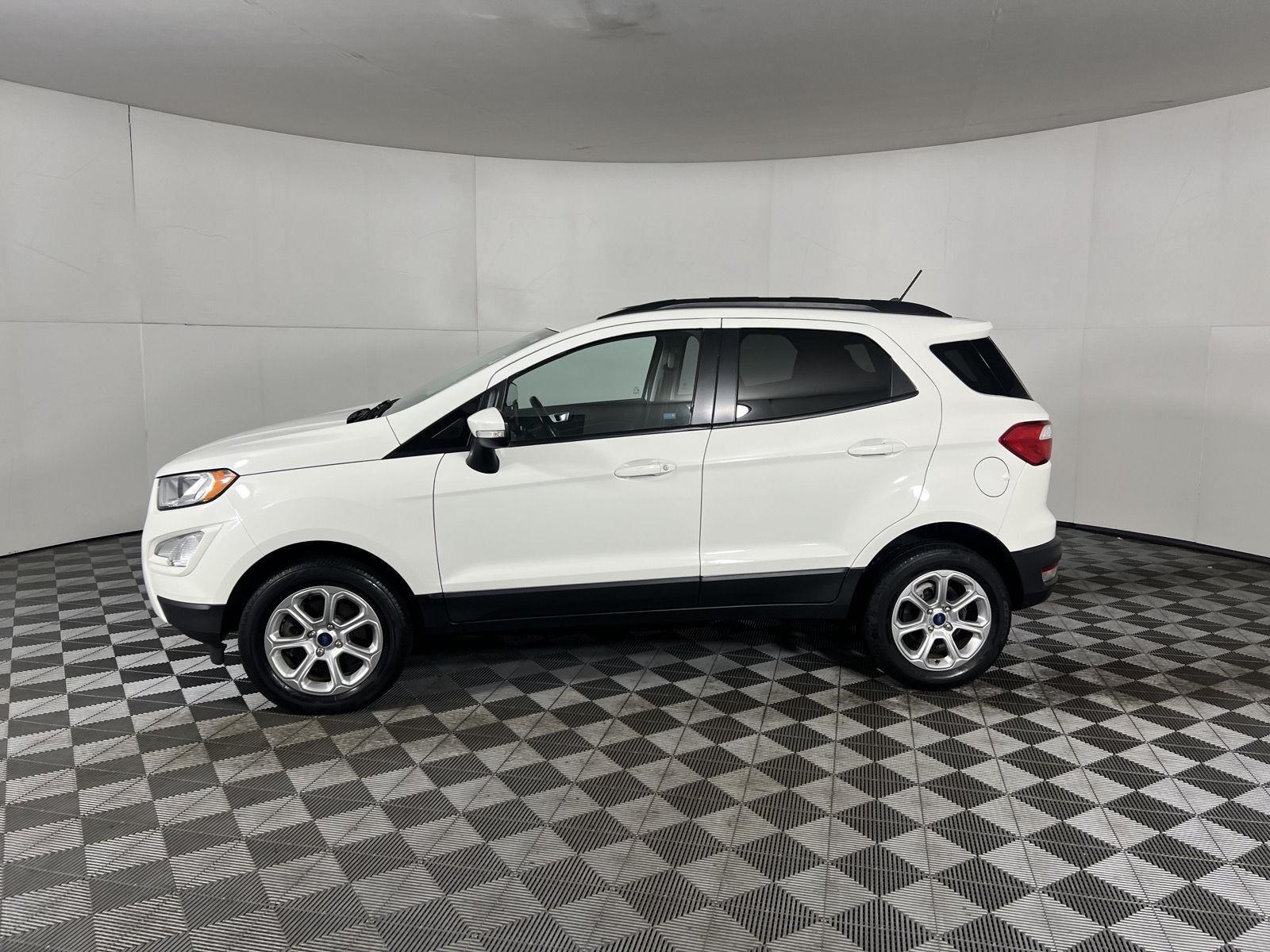 Used 2019 Diamond White Ford SE image 5