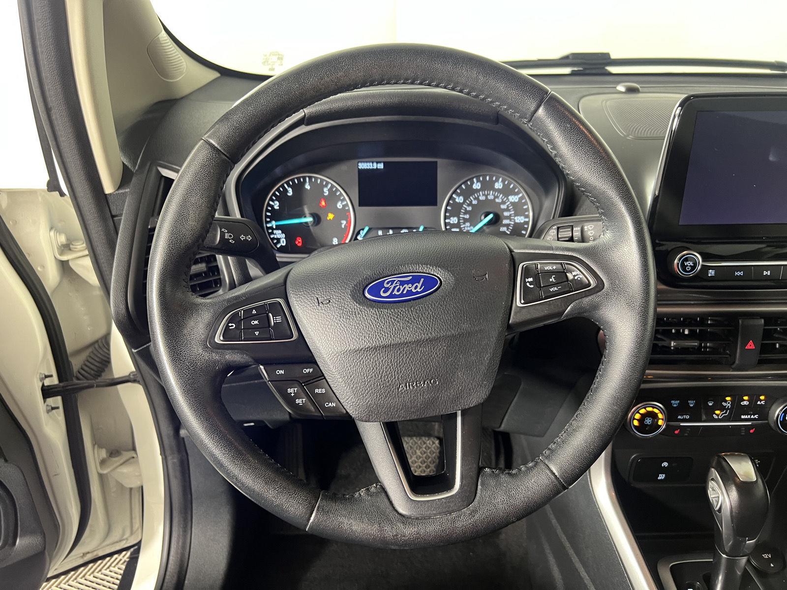 Used 2019 Diamond White Ford SE image 15